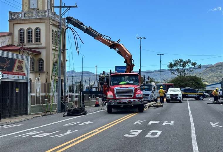Casi 2 mil clientes de CNFL se quedaron sin electricidad tras accidente en San Sebastián