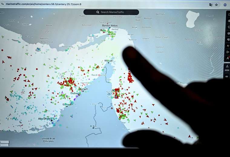Irán afirma controlar el estrecho de Ormuz, clave para el tránsito de hidrocarburos
