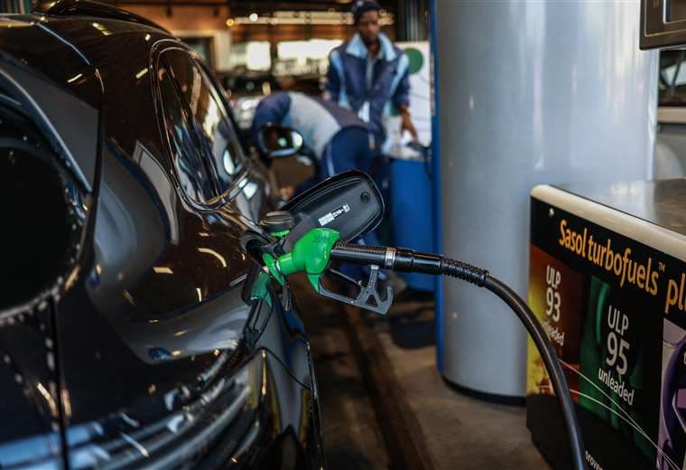 Precio del petróleo se repliega ante la expectativa de una desescalada en Oriente Medio