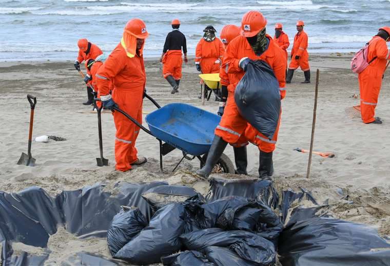 Derrame de petróleo contamina cientos de kilómetros de costa en Golfo de México 