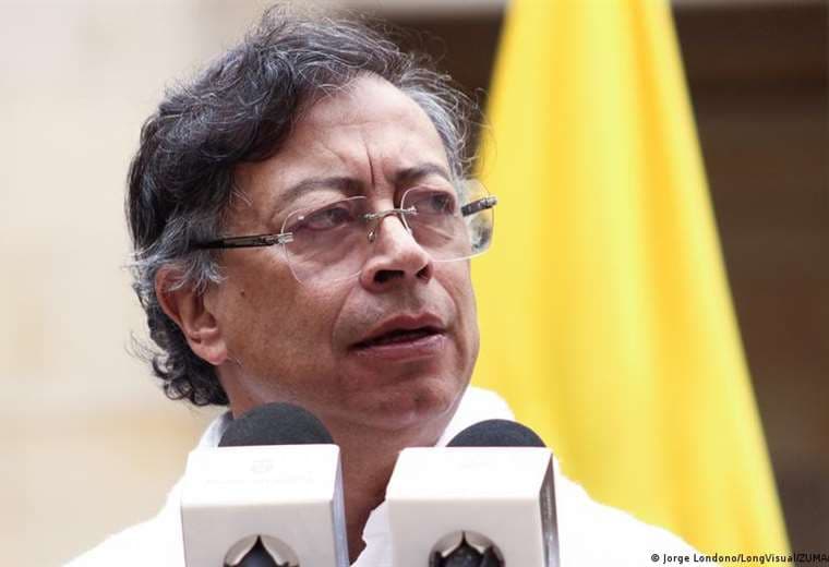 Gustavo Petro pide a su embajadora en Ecuador regresar a Colombia "de inmediato"