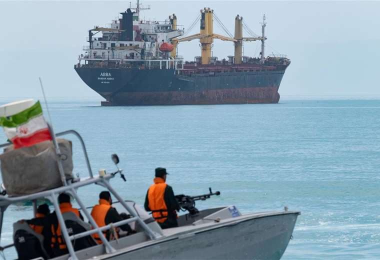 "Más eficaz que la capacidad nuclear": Irán convierte Ormuz en su arma clave contra EE.UU. e Israel