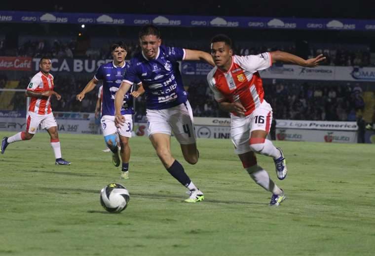 Leonardo Vargas estalla contra el arbitraje: "El arbitraje en Costa Rica es un relajo"