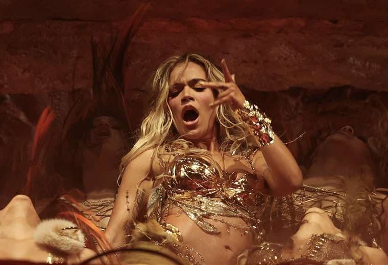 Karol G honró a los latinos en Coachella: "No sientan miedo, sientan orgullo"