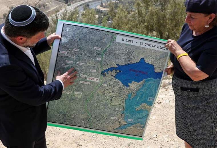 Merz se opone a anexión de Cisjordania, ministro israelí responde que el nazismo se acabó