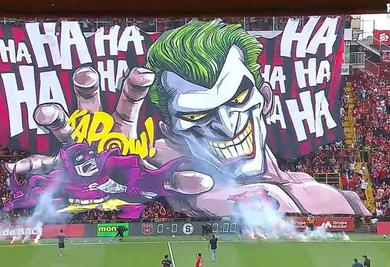 El Guasón y Batman: Así fue el tifo de la Liga en el clásico nacional