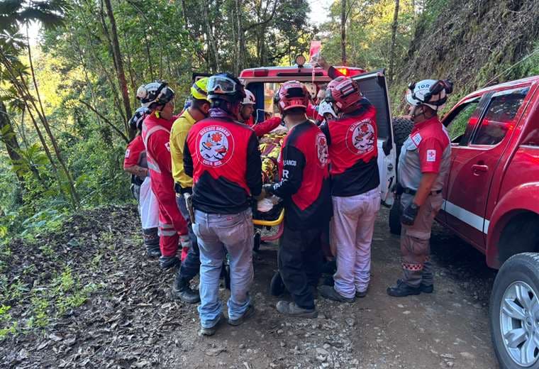 Tragedia en Copey: fallece una persona tras caída de carro a guindo
