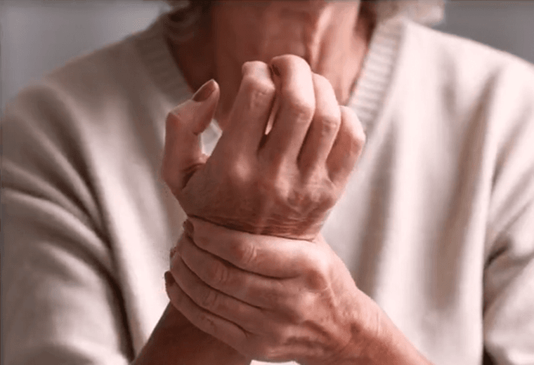 Dolor, hormigueo y debilidad: señales que podrían alertar sobre daño nervioso