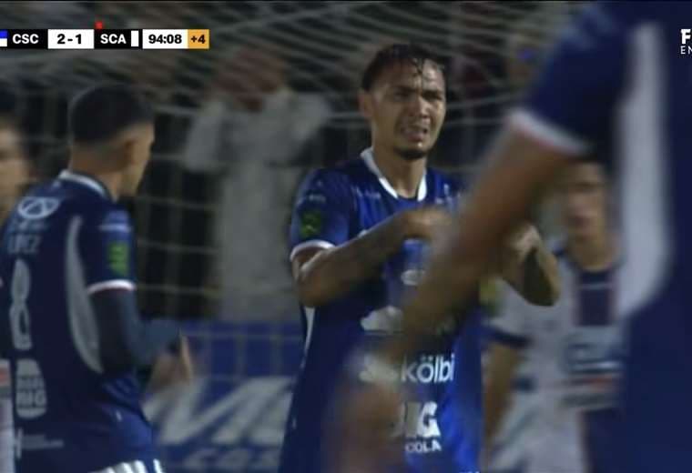 Jugador de Cartaginés muestra su frustración: Llora y pide cambio 