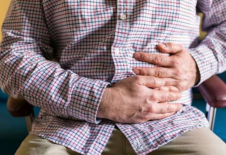 Joven sufre grave perforación intestinal por aguantarse las ganas de ir al baño