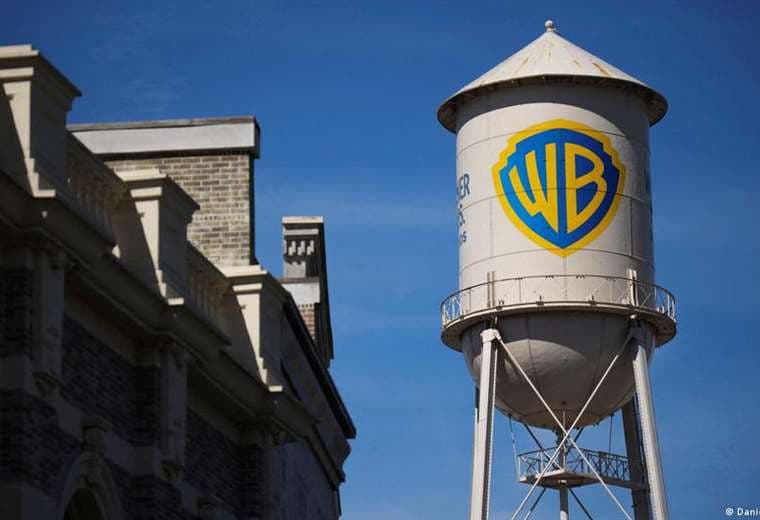 Accionistas aprueban venta de Warner Bros a Paramount, dirigida por aliado de Trump