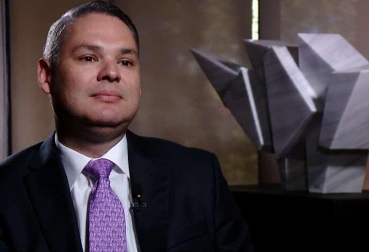 ¿Música nacional obligatoria en radio? Ministro insiste en fijar cuota de programación