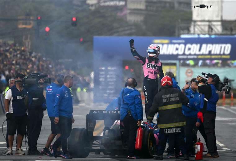 Franco Colapinto convoca a más de 500.000 personas en show callejero de Fórmula 1 en Buenos Aires