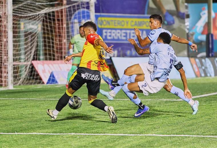 Herediano y Sporting empatan sin goles