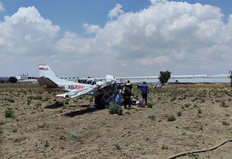 Video: Cuatro muertos por desplome de avioneta en el centro de México