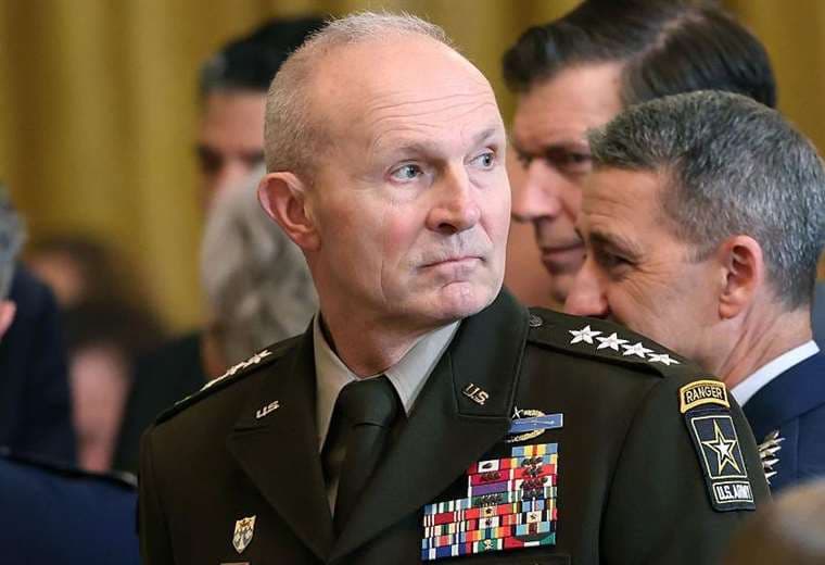 Pentágono obliga a dimitir al jefe del Estado Mayor del Ejército de EE.UU. en medio de dudas por la guerra