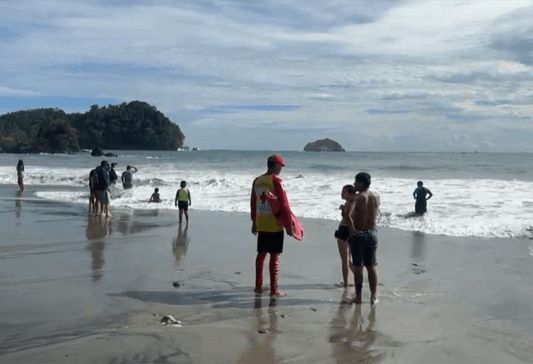 Joven tiene 10 horas de estar desaparecido en playa Manuel Antonio