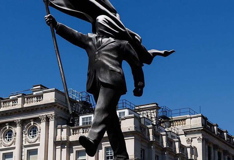 La misteriosa estatua de Banksy que apareció por sorpresa en el centro de Londres