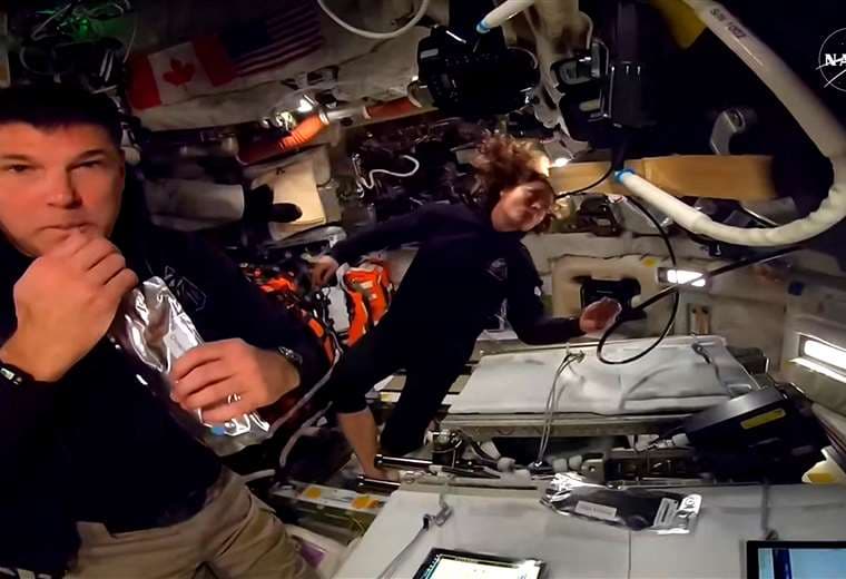 58 tortillas, cinco salsas picantes y un baño: la vida en la nave espacial Orión que se dirige a la Luna