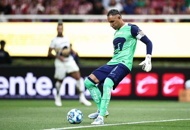 Chivas rescatan empate ante Pumas de Keylor Navas y se mantienen líderes