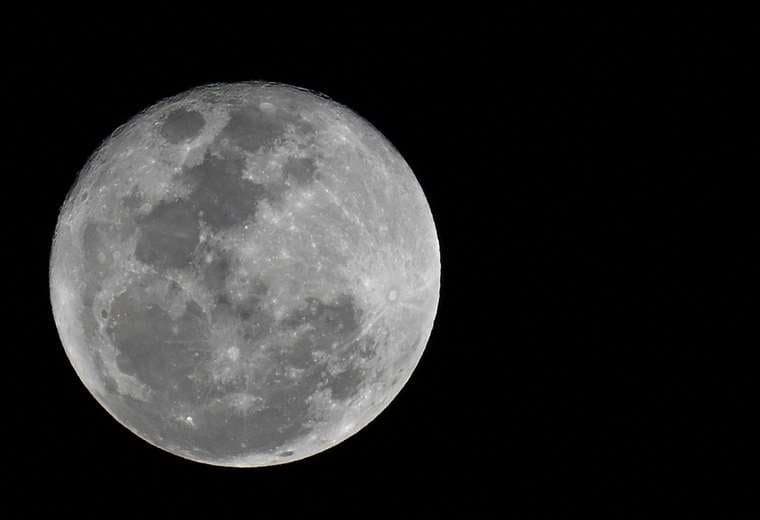 Siga aquí el vuelo de la misión Artemis II alrededor de la Luna