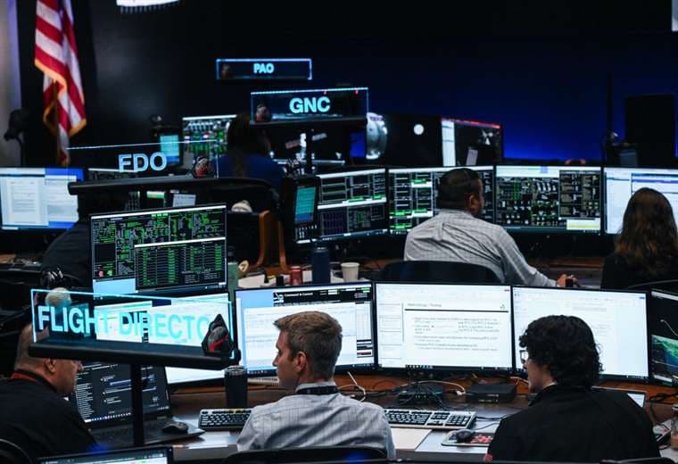 NASA restablece contacto con astronautas de Artemis II tras su paso detrás de la Luna