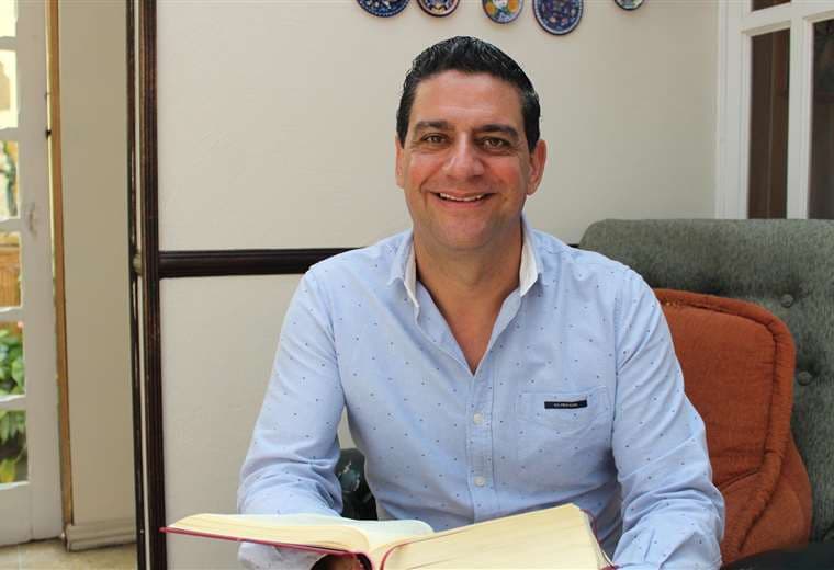 Padre Minor reaparece en televisión: “La vocación sigue, aunque no esté ejerciendo”