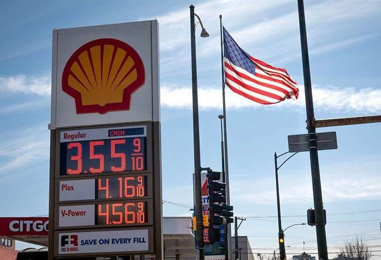 Precio del petróleo baja tras acuerdo entre EE. UU. e Irán para reabrir estrecho de Ormuz