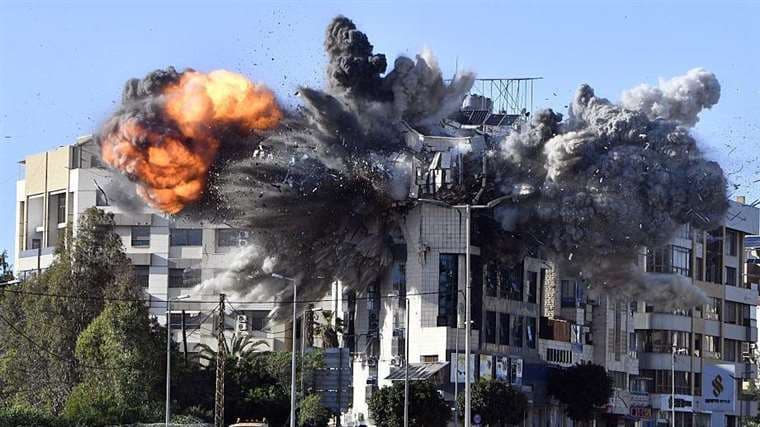 Israel mata a decenas de personas en la mayor oleada de ataques sobre Líbano