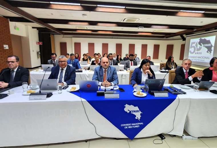 Rectores rechazan congelamiento del FEES propuesto por Gobierno y lo califican de retroceso