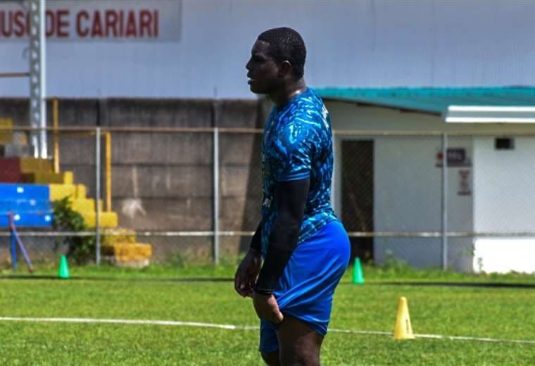 Futbolista colombiano rompe el silencio tras dura sanción de seis meses: "No fue con intención"