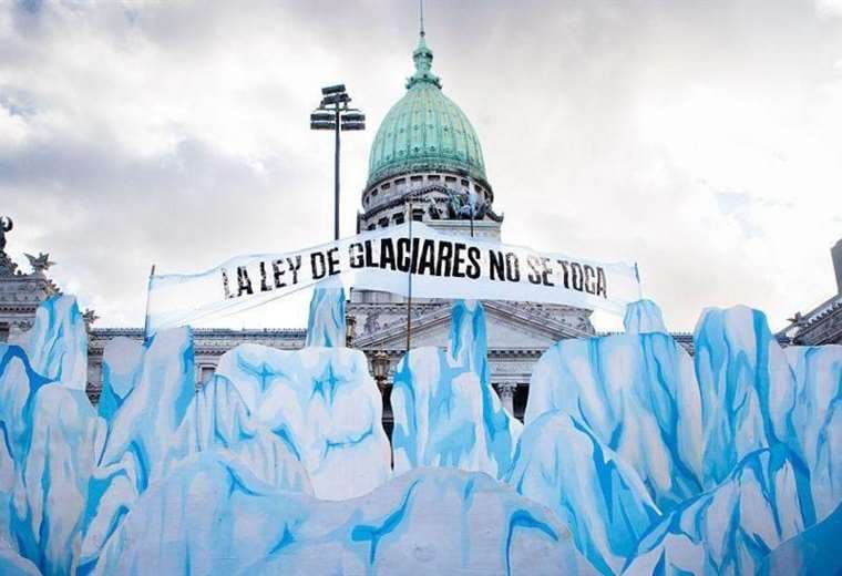 Polémica en Argentina por ley que reduce protección de glaciares para permitir minería