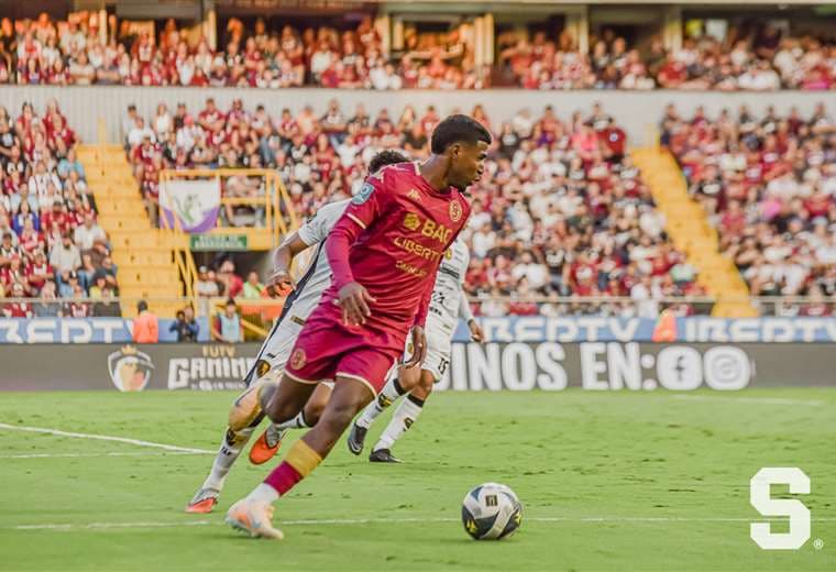 Saprissa castiga a Taylor tras expulsión ante Herediano en la final