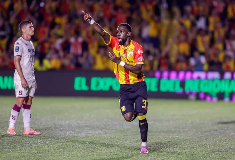 Keysher Fuller: ¿el gol ante Japón o el que le anotó a Saprissa?
