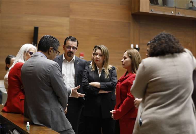 Irrespeto y abuso de poder: oposición critica conformación de comisiones