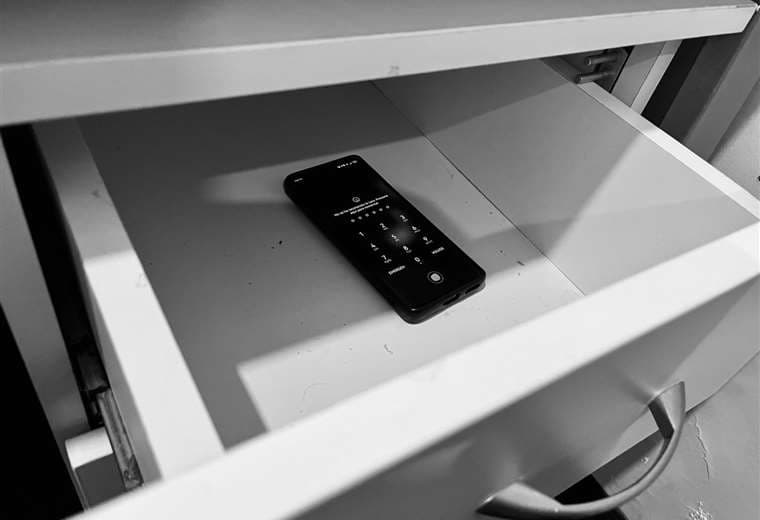 ¿Por qué en Casa Presidencial no permiten celulares en reuniones con la mandataria? Esto responden