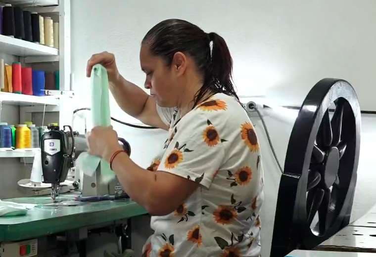 La Negrita salvó a su nieto, y doña Patricia le responde con lo que mejor sabe hacer: coserle un vestido
