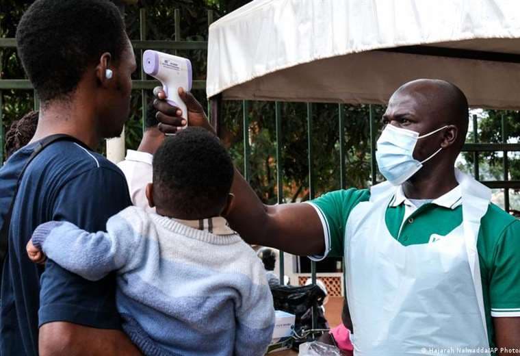 Uganda confirma tres nuevos casos de ébola en plena alerta por el virus