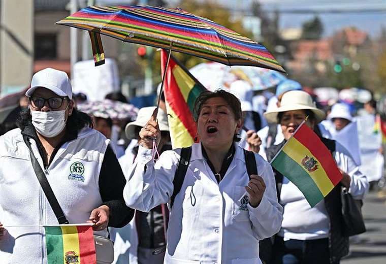 "Nos estamos quedando sin oxígeno": crisis en hospitales de Bolivia por las protestas y bloqueos de carreteras