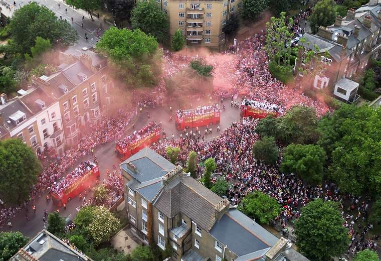 Desfile agridulce del Arsenal para celebrar su título de la Premier