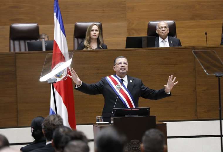 Chaves asegura que "arriesgó su libertad ante golpes de Estado judiciales"