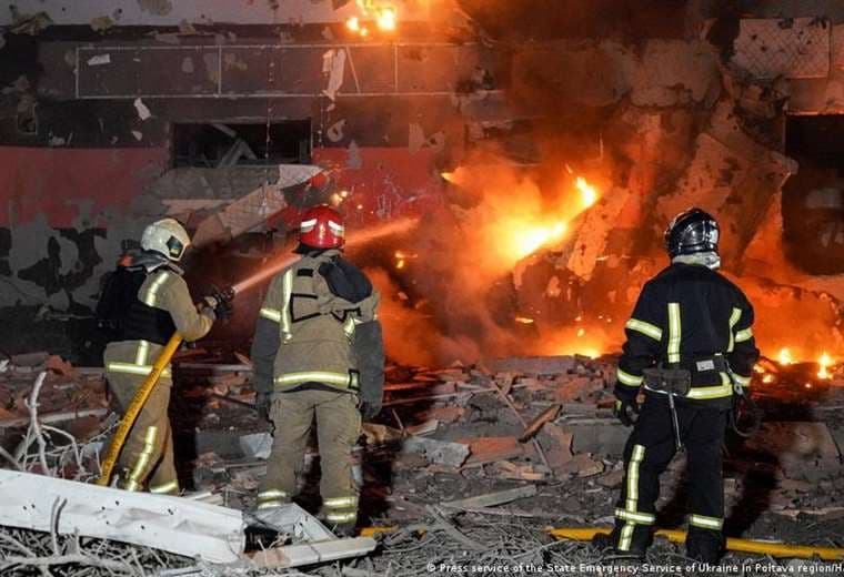 Ataque ruso en el centro de Ucrania deja al menos cinco muertos