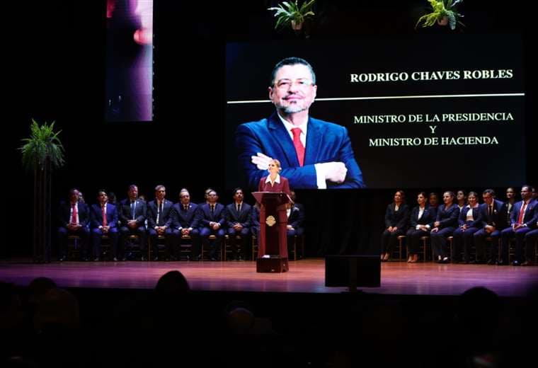 Rodrigo Chaves asumirá dos ministerios en gobierno de Laura Fernández