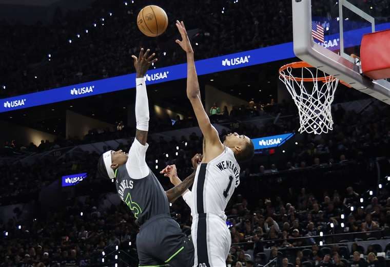 Spurs aplastan a Timberwolves y empatan la serie con una exhibición defensiva