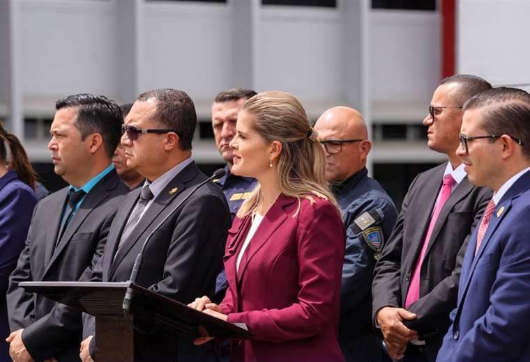 Laura Fernández designa a abogado y asesor político para dirigir la DIS