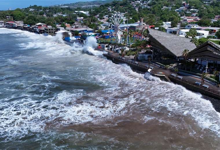 Cristina se degrada a depresión tropical frente a costa de Centroamérica
