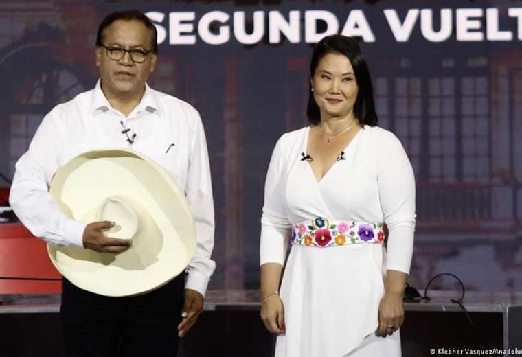 Keiko Fujimori retoma ventaja en parejo escrutinio de Perú