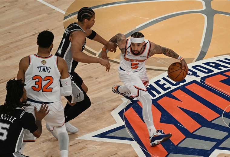 Knicks ganan a Spurs con una remontada histórica y acarician el título de NBA