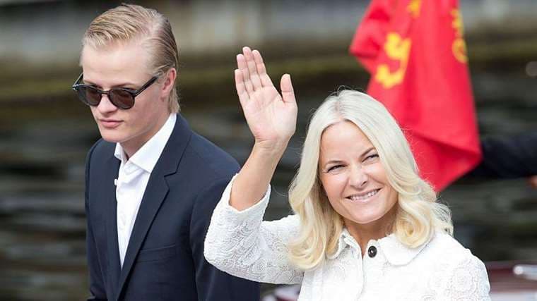Condenan a hijo de princesa heredera de Noruega, Mette-Marit, a 4 años cárcel por violación