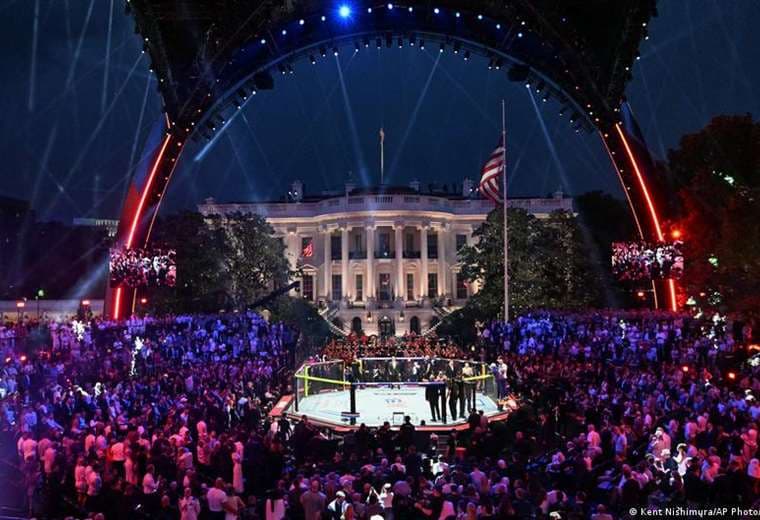 Trump celebra cumpleaños con insólito show en la Casa Blanca